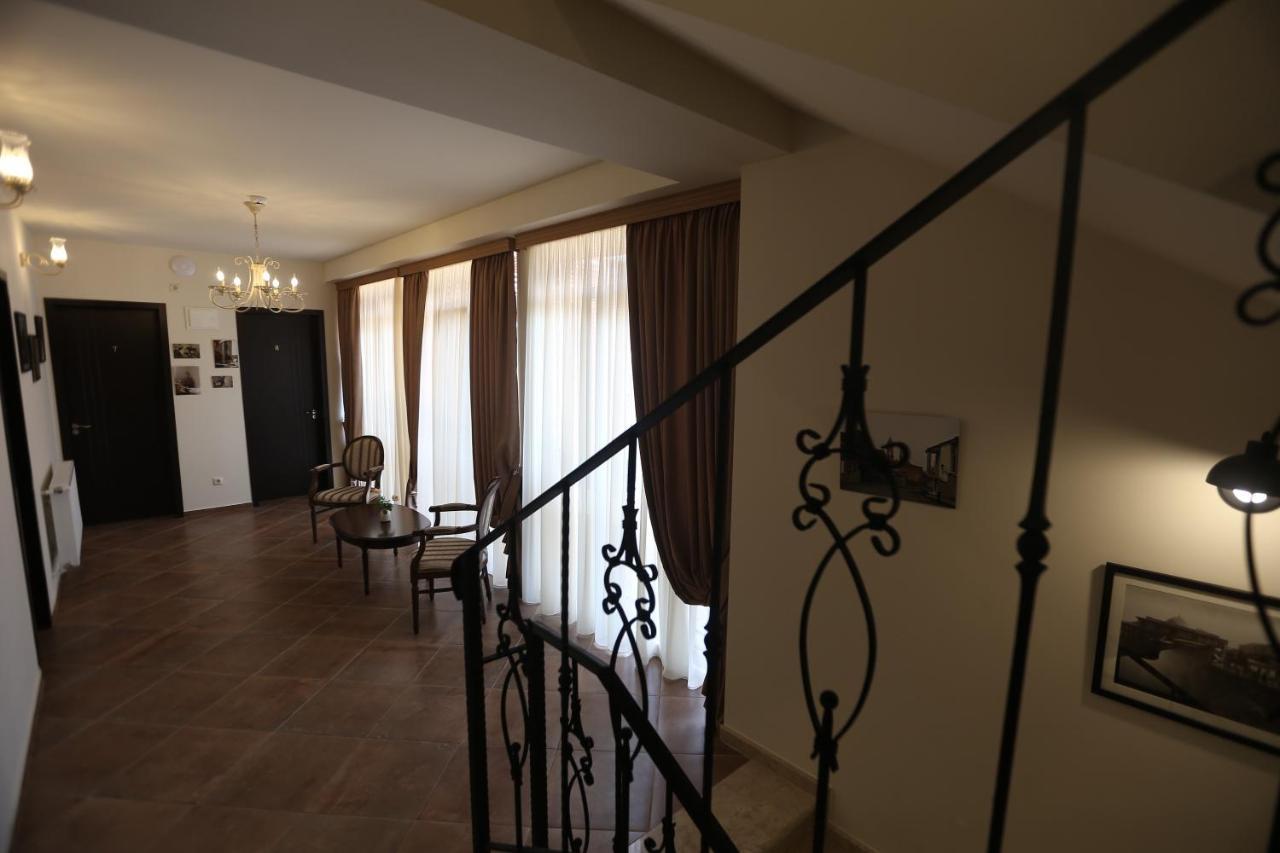 Le Caucase Tbilisi Bagian luar foto
